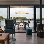Havel Houseboat Serenity Zehdenick