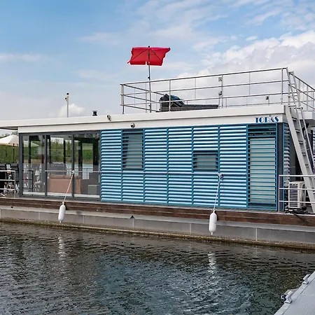 Havel Houseboat Serenity Hotel en barco Zehdenick