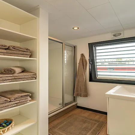 Havel Houseboat Serenity Hotel en barco Zehdenick
