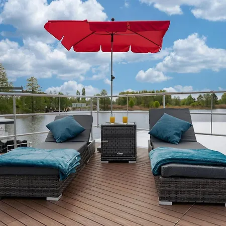 Havel Houseboat Serenity