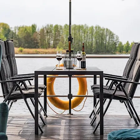 Hotel en barco Havel Houseboat Serenity *