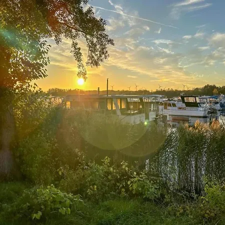 Havel Houseboat Serenity Zehdenick