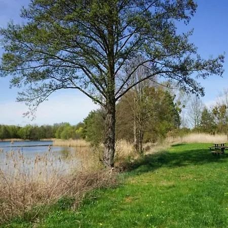 Havel Houseboat Serenity Πλωτό κατάλυμα *