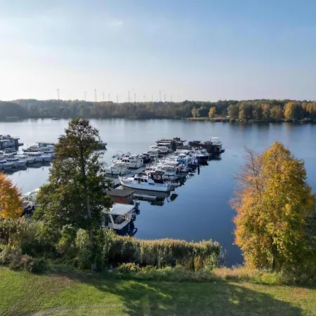 Hotel en barco Havel Houseboat Serenity