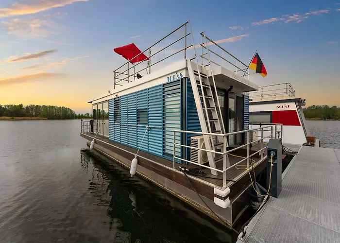 Havel Houseboat Serenity *