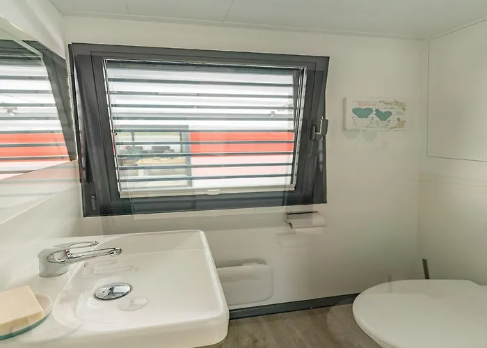 Havel Houseboat Serenity Hotel en barco Zehdenick