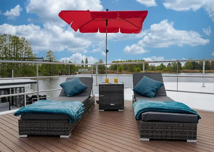 Havel Houseboat Serenity