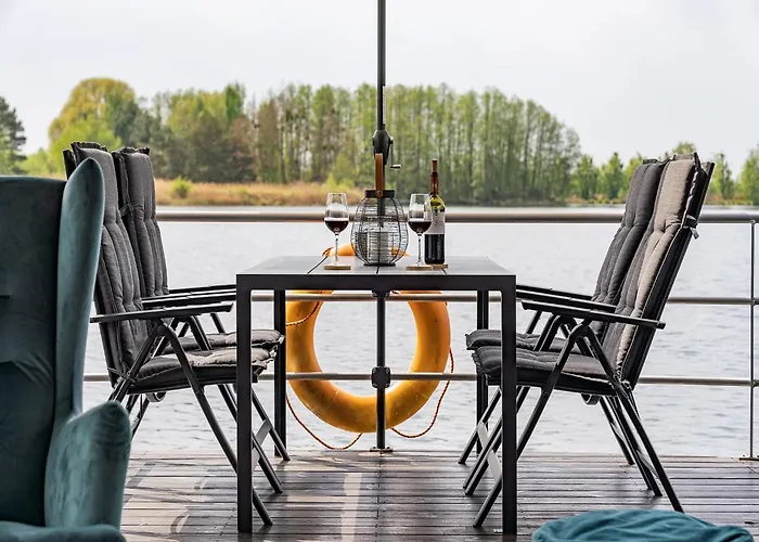 بوتيل Havel Houseboat Serenity *