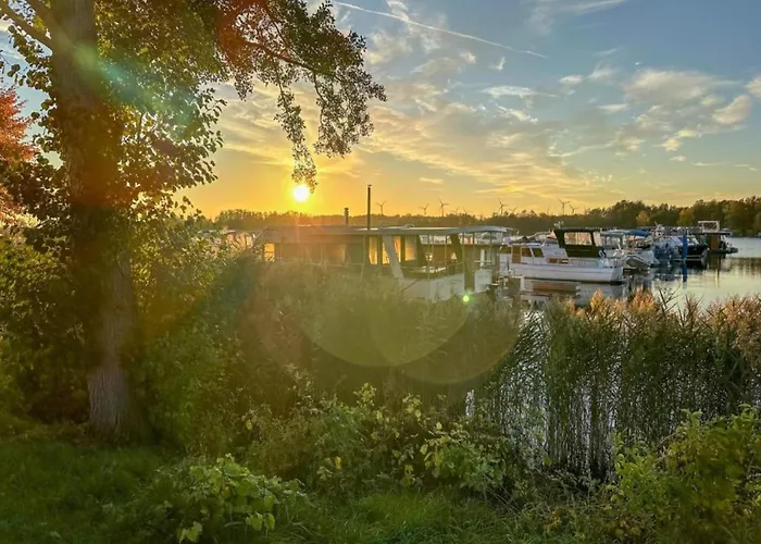 Havel Houseboat Serenity Zehdenick