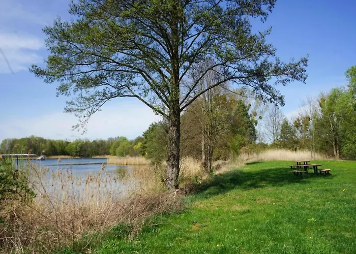 Havel Houseboat Serenity بوتيل *