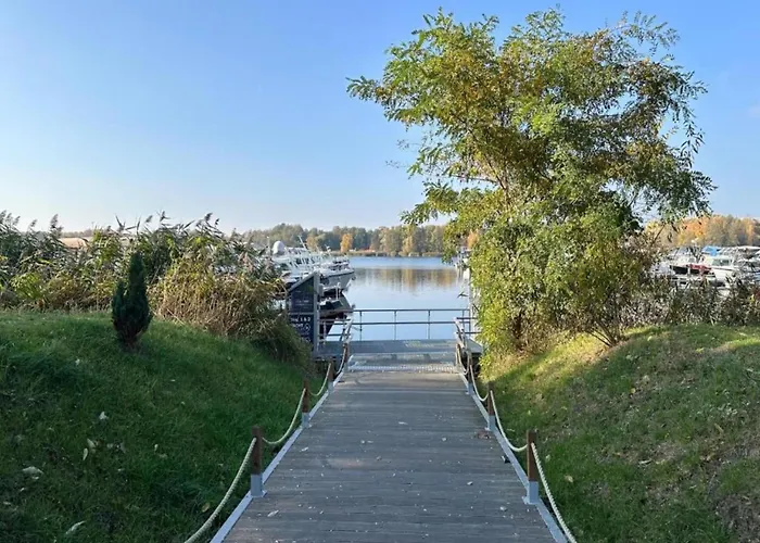 Havel Houseboat Serenity بوتيل *