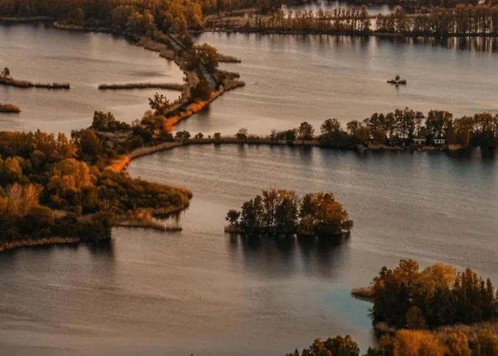 Havel Houseboat Serenity بوتيل